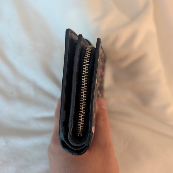 Kate Spade Black and Pink Lip Print Leather Medium Bifold Wallet EUC - Picture 4 of 8